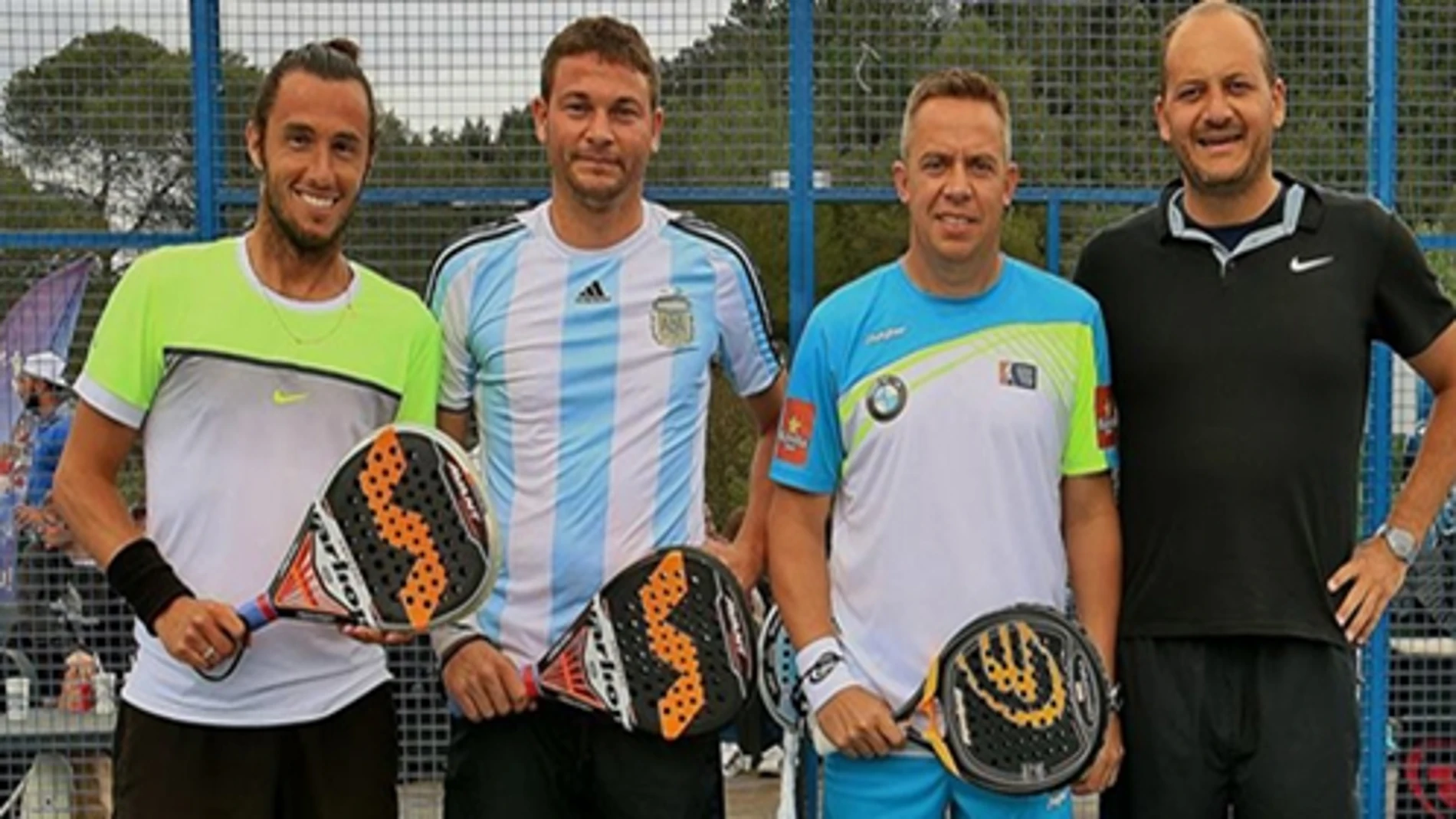 Robin Haiza, con Gaby Reca y otros jugadores