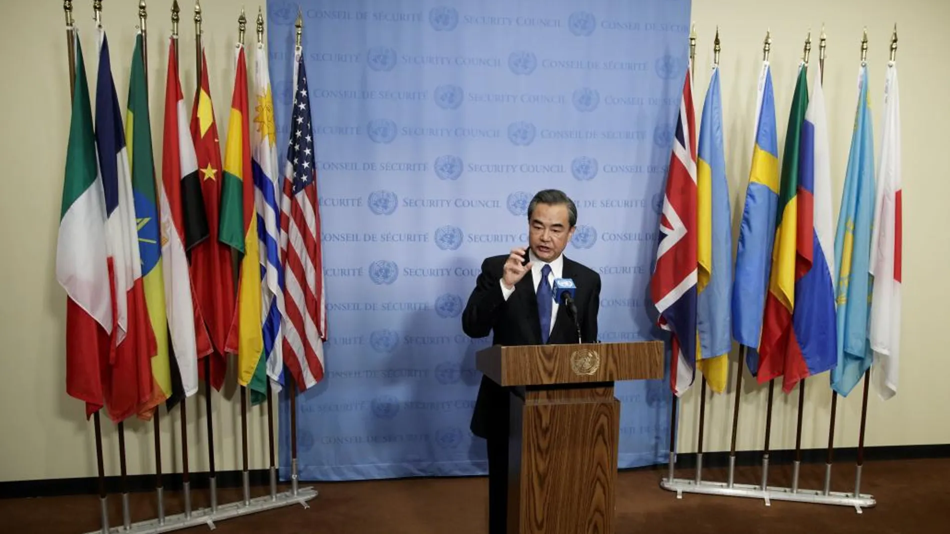 El ministro chino de Asuntos Exteriores, Wang Yi, antes de la reunión del Consejo de Seguridad de la ONU sobre Corea del Norte.