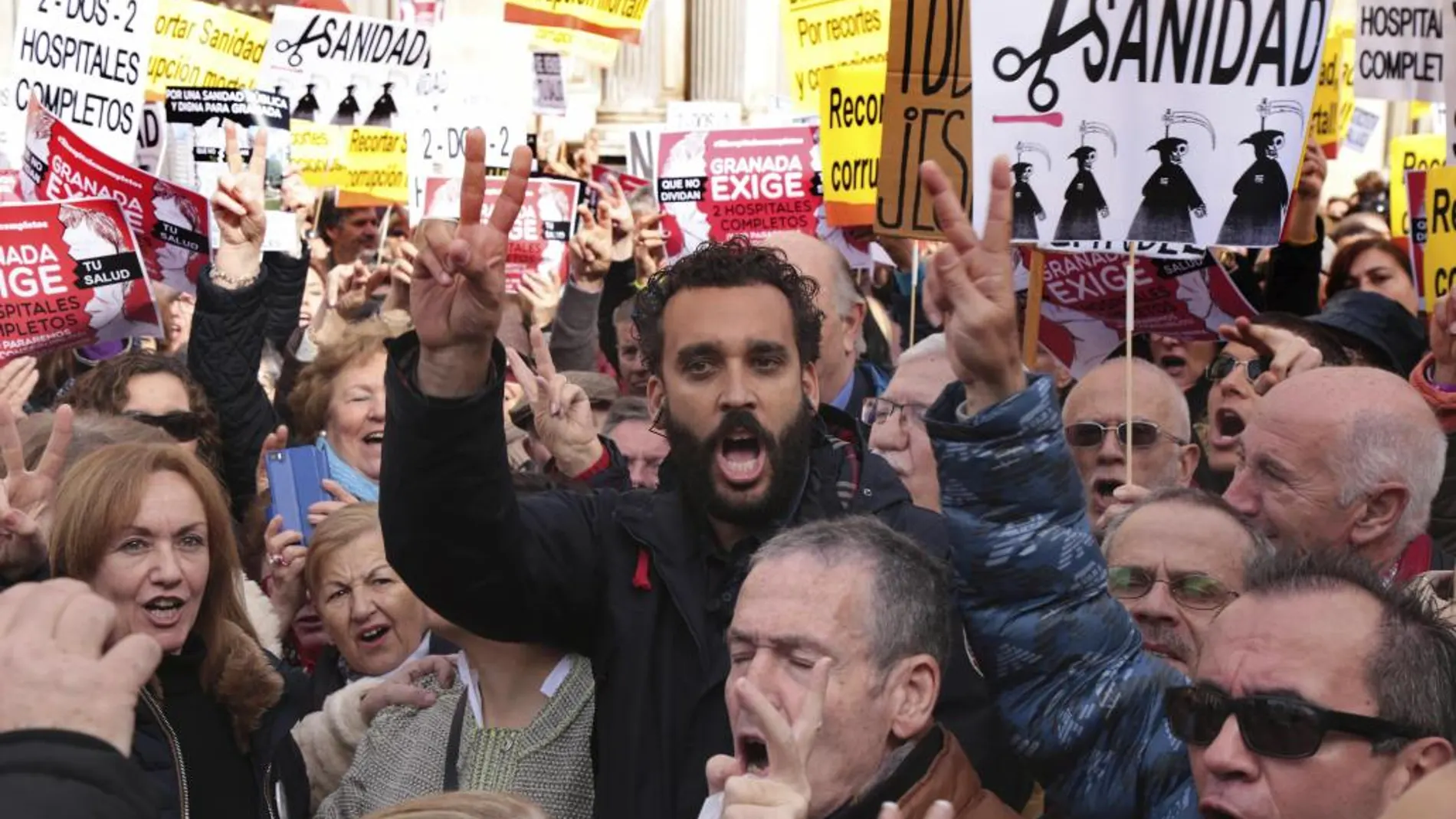 Una reciente protesta contra los recortes sanitarios en Granada, con Jesús Candel «Spiriman» a la cabeza