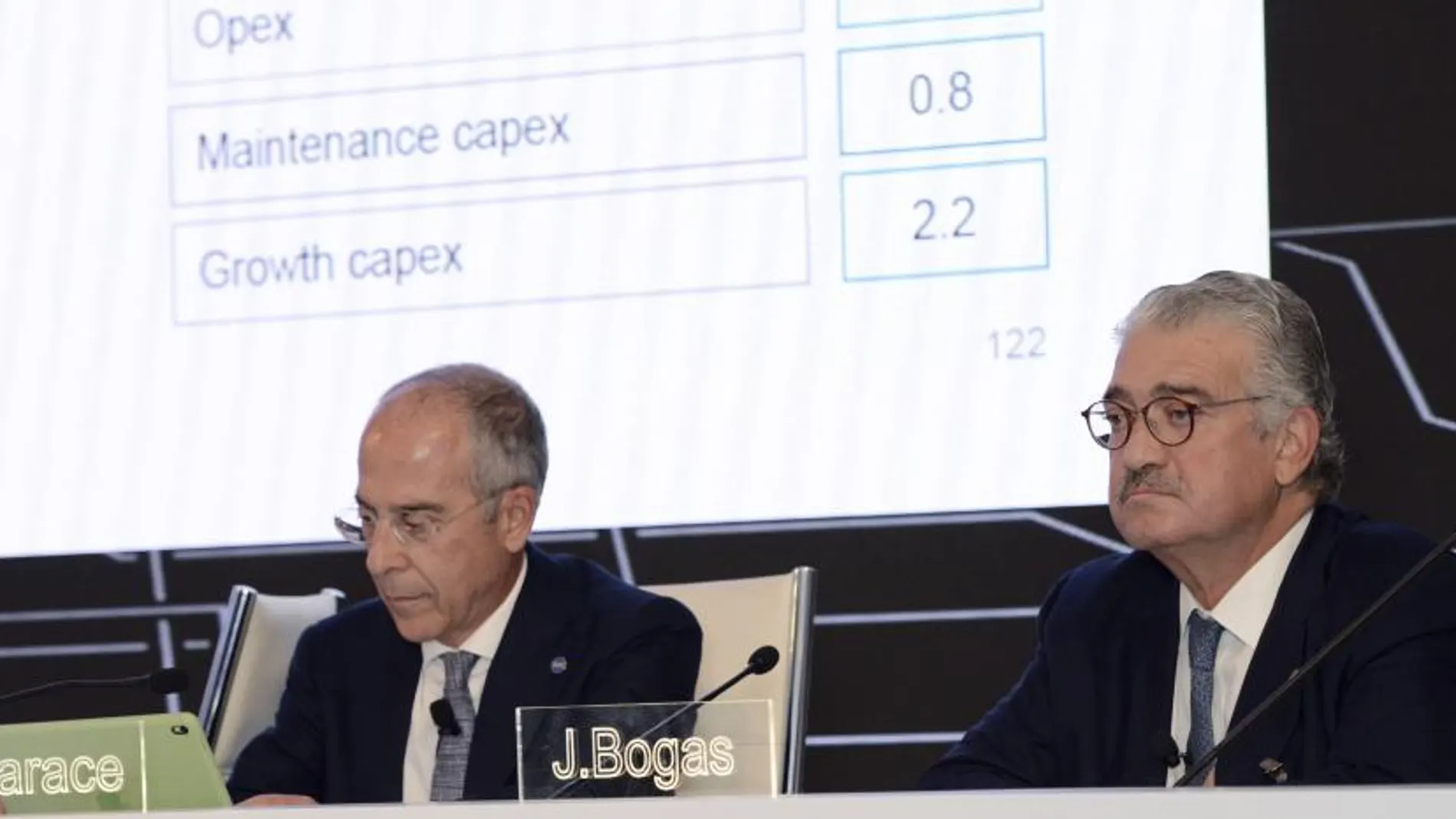 Los consejeros delegados de Enel, Francisco Starace, y ENDESA, José Bogas, hoy durante la presentación en Londres de la actualización del plan estratégico de las compañías