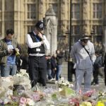 Homenaje a las víctimas en las inmediaciones del Palacio de Westminster