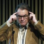 El presidente de CDC, Artur Mas, clausuró esta mediodía la convención nacional de la rama juvenil de CDC, que presentó un documento de propuestas para "romper el hielo"de cara al congreso de la refundación prevista para junio.
