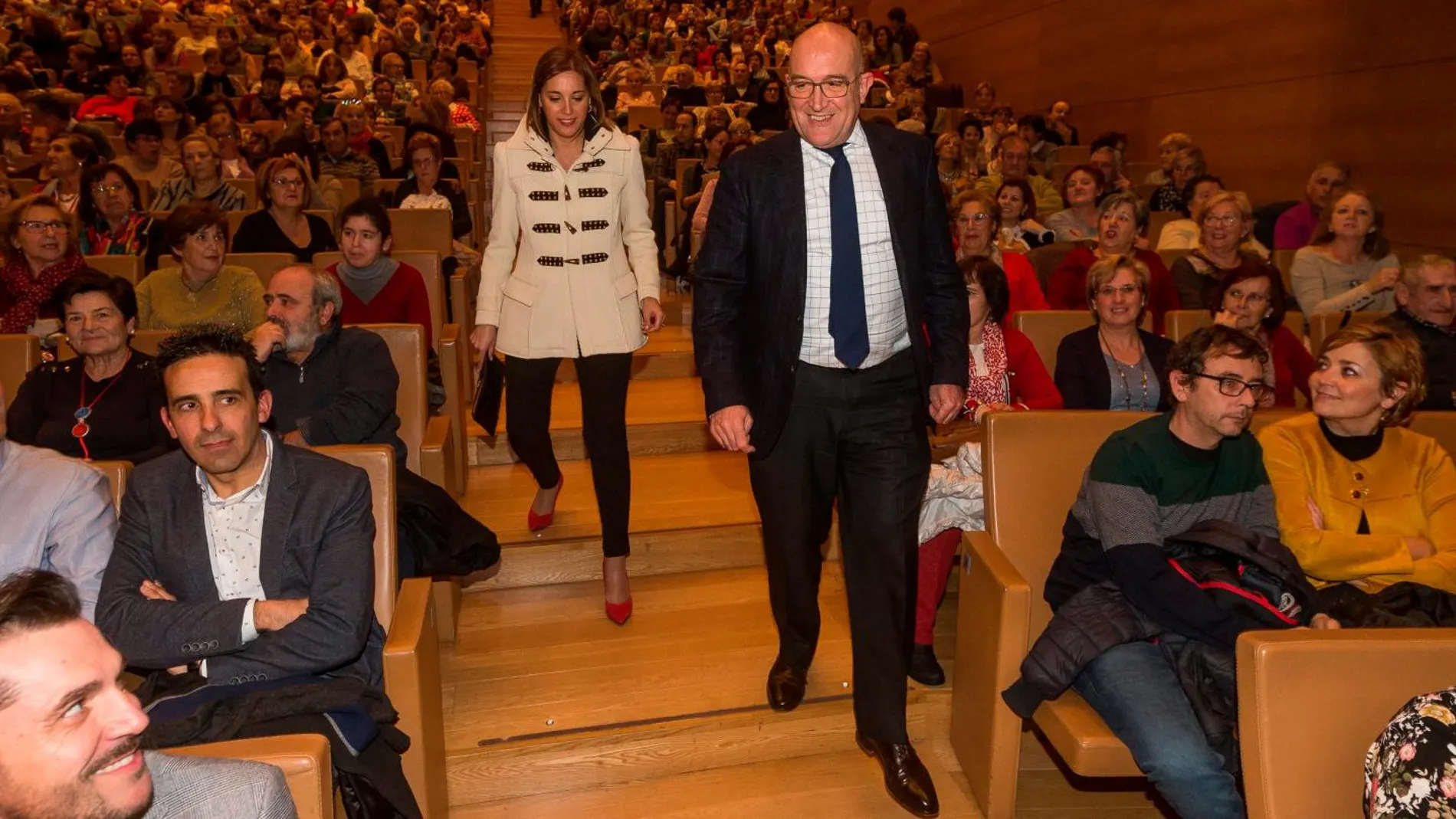 El presidente de la Diputación de Valladolid, Jesús Julio Carnero, y la diputada de Cultura, Inmaculada Toledano, acuden a la celebración en el Auditorio Miguel Delibes de la capital