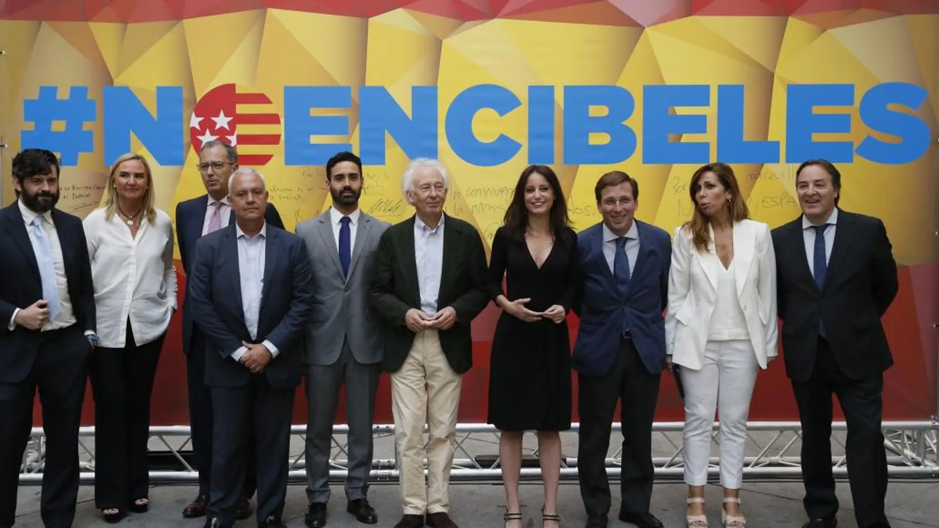 La vicesecretaria general de Estudios y Programas del PP, Andrea Levy (4d) durante un acto celebrado hoy en Madrid para pedir a Carmena que no dé cobertura institucional a la conferencia en el Palacio de Cibeles de Puigdemont