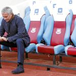 El tiempo de Mourinho en el banquillo del Chelsea parece agotarse