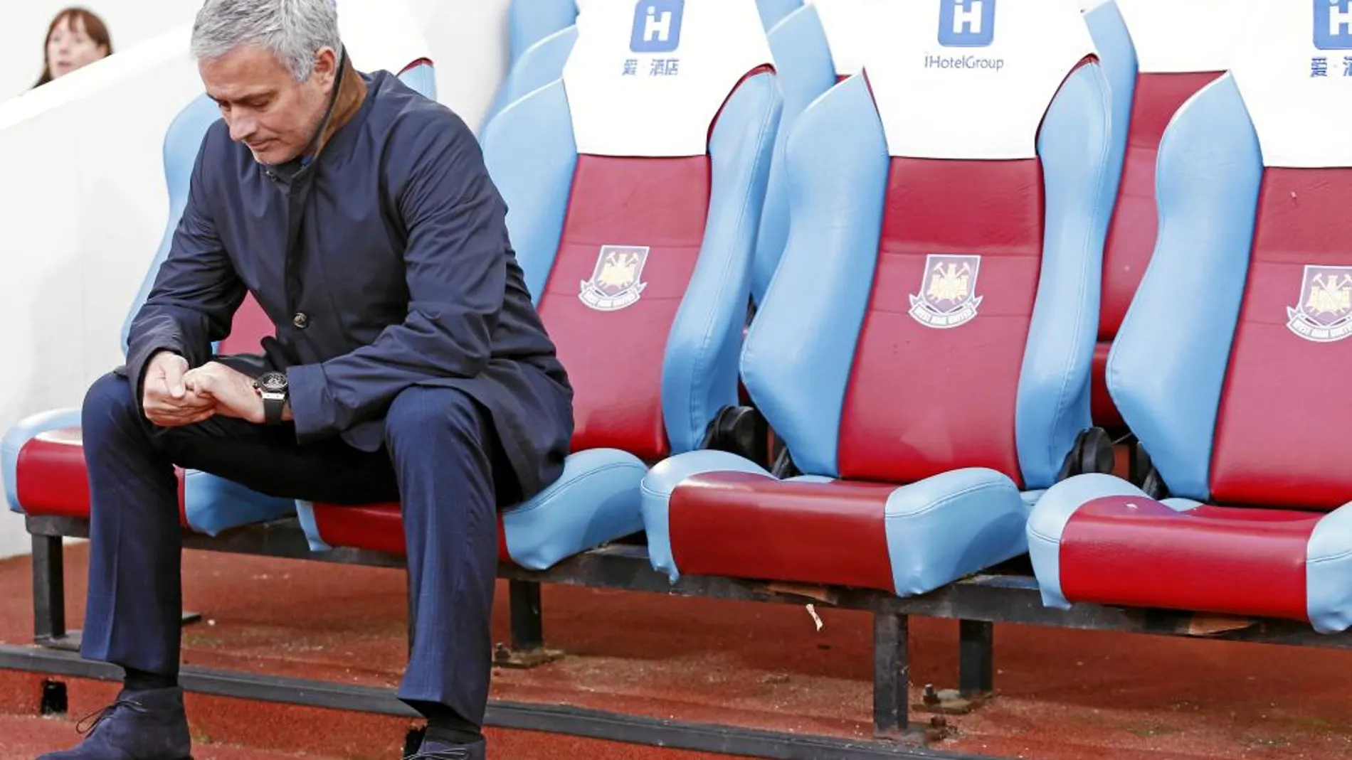 El tiempo de Mourinho en el banquillo del Chelsea parece agotarse