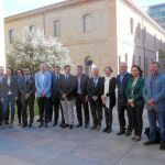 La consellera de Vivienda junto a los alcaldes que suscribieron los convenios