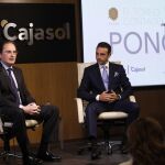 José Enrique Moreno y Enrique Ponce, ayer en la sede de la Fundación Cajasol