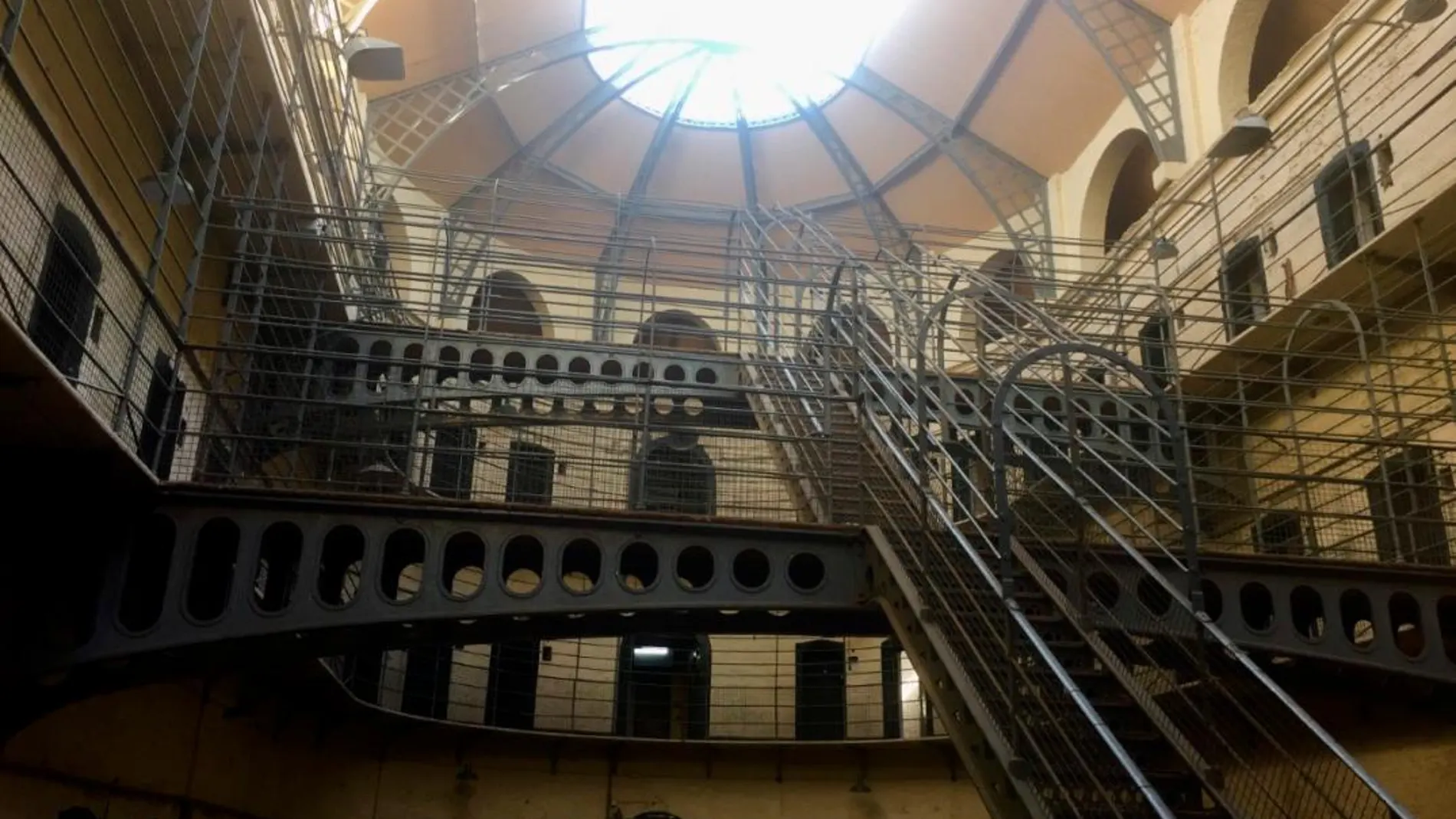 Kilmainham Gaol, una prisión de piedra gris que mantiene viva la memoria de la lucha irlandesa y que se ha convertido en un monumento al nacionalismo irlandés