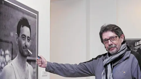 El fotógrafo Luis Laforga en una de las últimas exposiciones que realizó en Valladolid