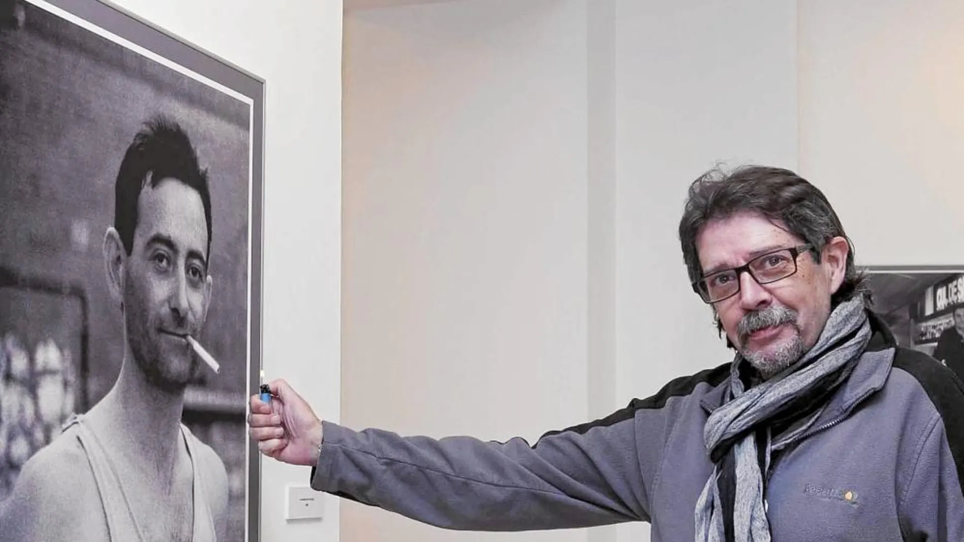 El fotógrafo Luis Laforga en una de las últimas exposiciones que realizó en Valladolid