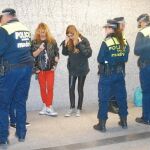 Operación policial. Los días 13, 14, 19 y 20 de abril, la Policía Municipal patrulló los distritos de Cento y Moncloa para sancionar a quienes hacían «botellón»