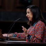 La ministra de Defensa, Margarita Robles, durante su intervención en la sesión de control al Gobierno hoy en el Congreso. EFE/Juan Carlos Hidalgo