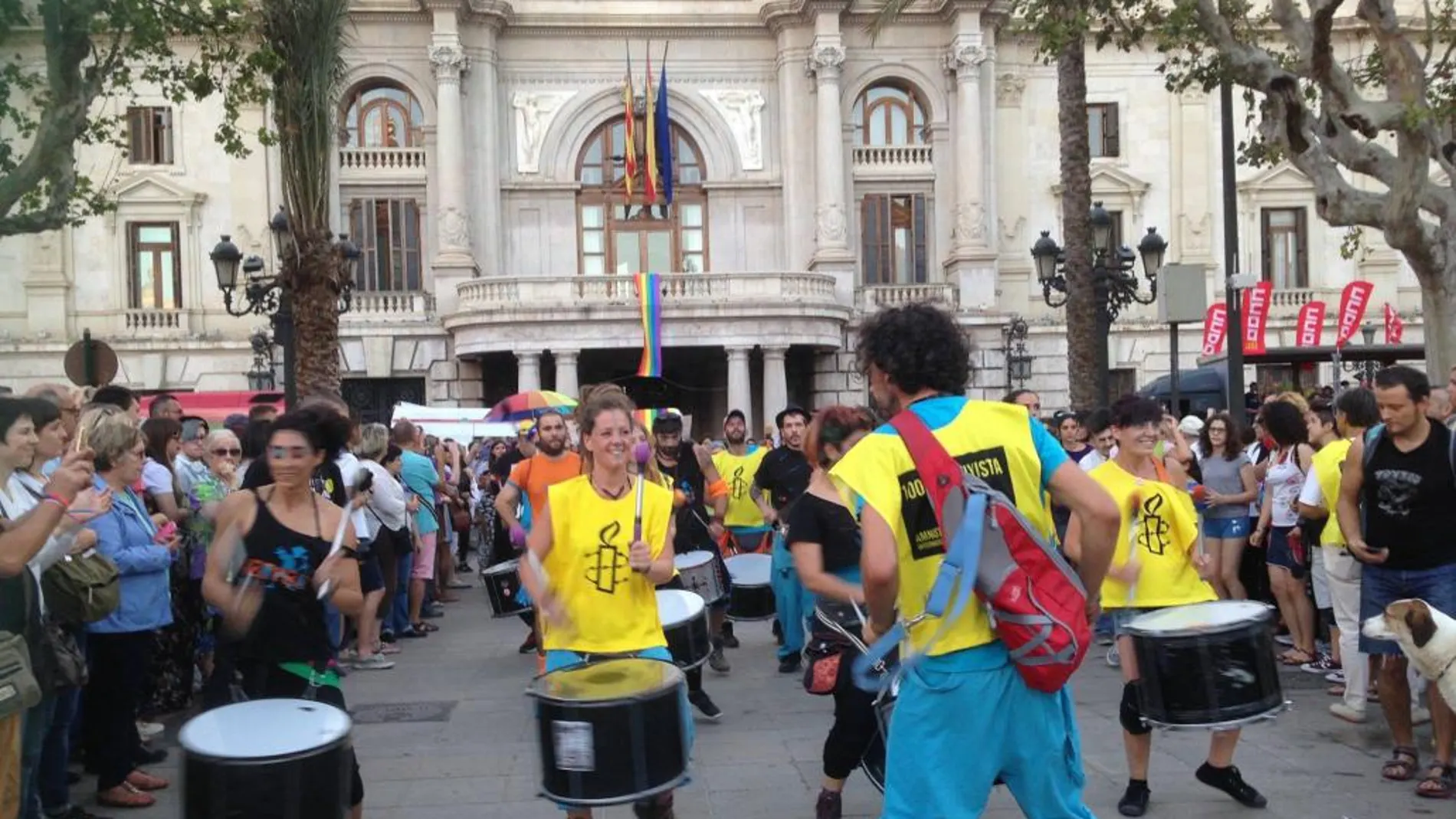 La vecina denunció el ruido y la música alta de la celebración, «hasta las tres de la mañana», del Día del Orgullo Gay