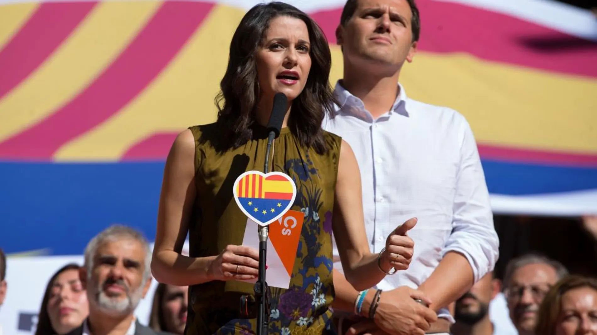 Albert Rivera junto a Inés Arrimadas durante el acto celebrado hoy en Barcelona con motivo de la Diada/Foto: Efe