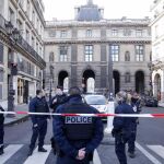 Fuerte dispositivo policial en los aledaños del Louvre tras el ataque