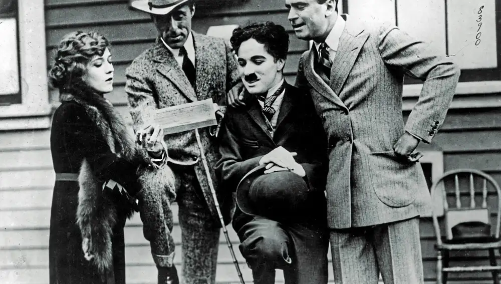 De izqda. a dcha., los fundadores de United Artists: Mary Pickford, David Wark Griffith, Charles Chaplin y Douglas Fairbanks
