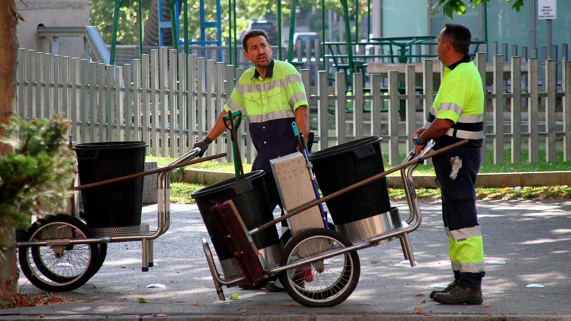 Empleados públicos del servicio de limpieza del Ayuntamiento de León