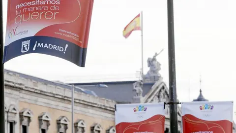 La capital ha engalanado con banderolas sus principales calles para para la visita del comité de evaluación