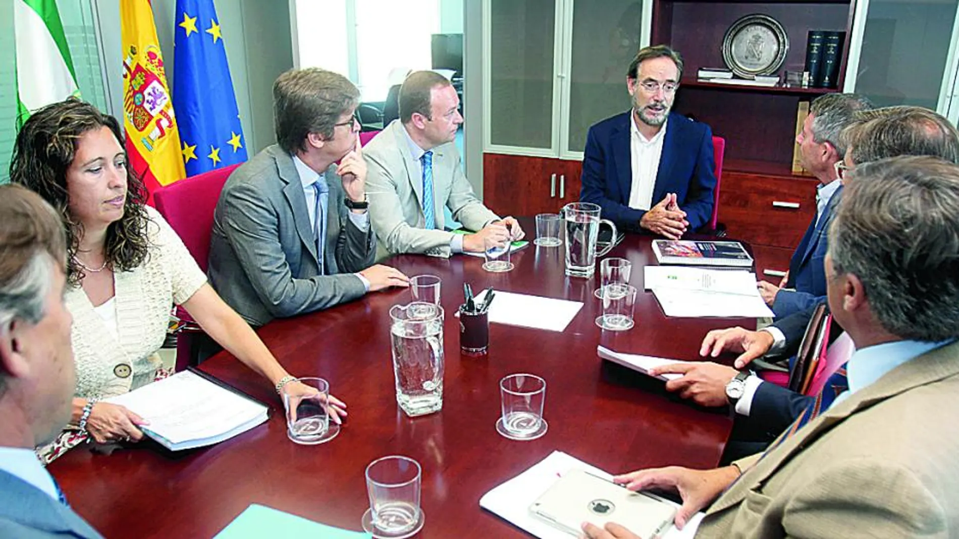 Felipe López se reunió con los representantes del sector tras denunciar estos la inconsistencia del Pista.