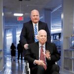 John McCain está ingresado en el hospital militar Walter Reed