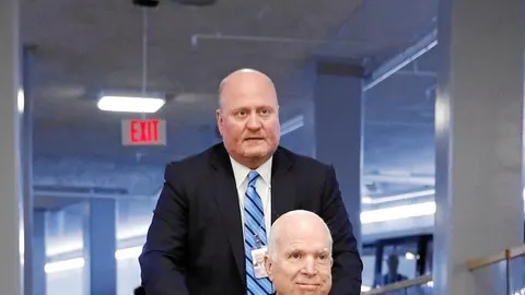 John McCain está ingresado en el hospital militar Walter Reed