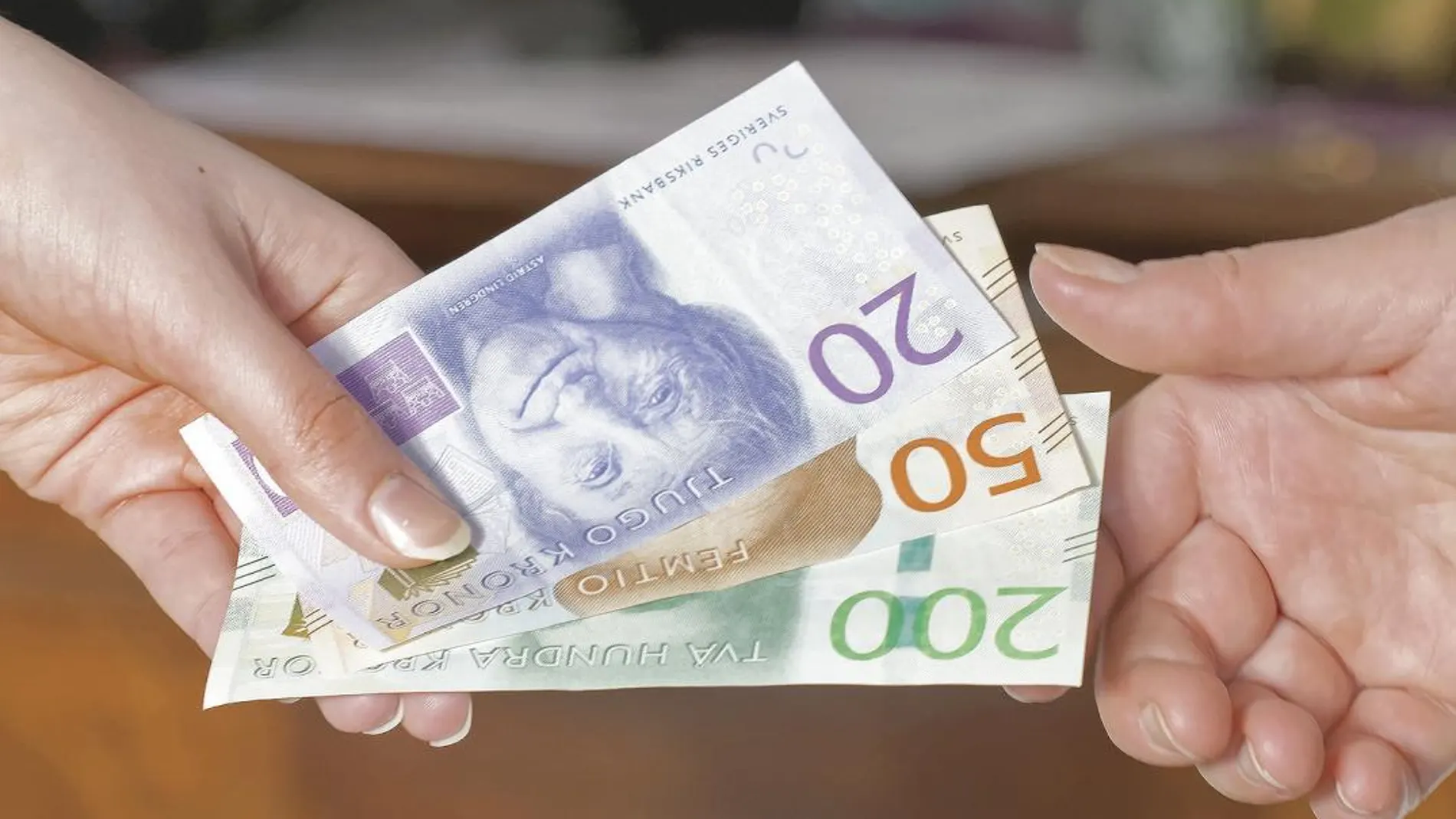 El Banco Central de Suecia (Riksbank) anunció tras su reunión de este jueves que subirá los tipos entre diciembre y febrero/dreamstime