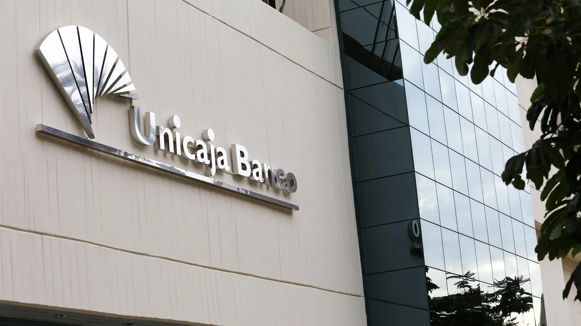 Las nuevas operaciones de crédito a pymes y particulares han crecido un 21%, según informó Unicaja Banco / Foto: EP