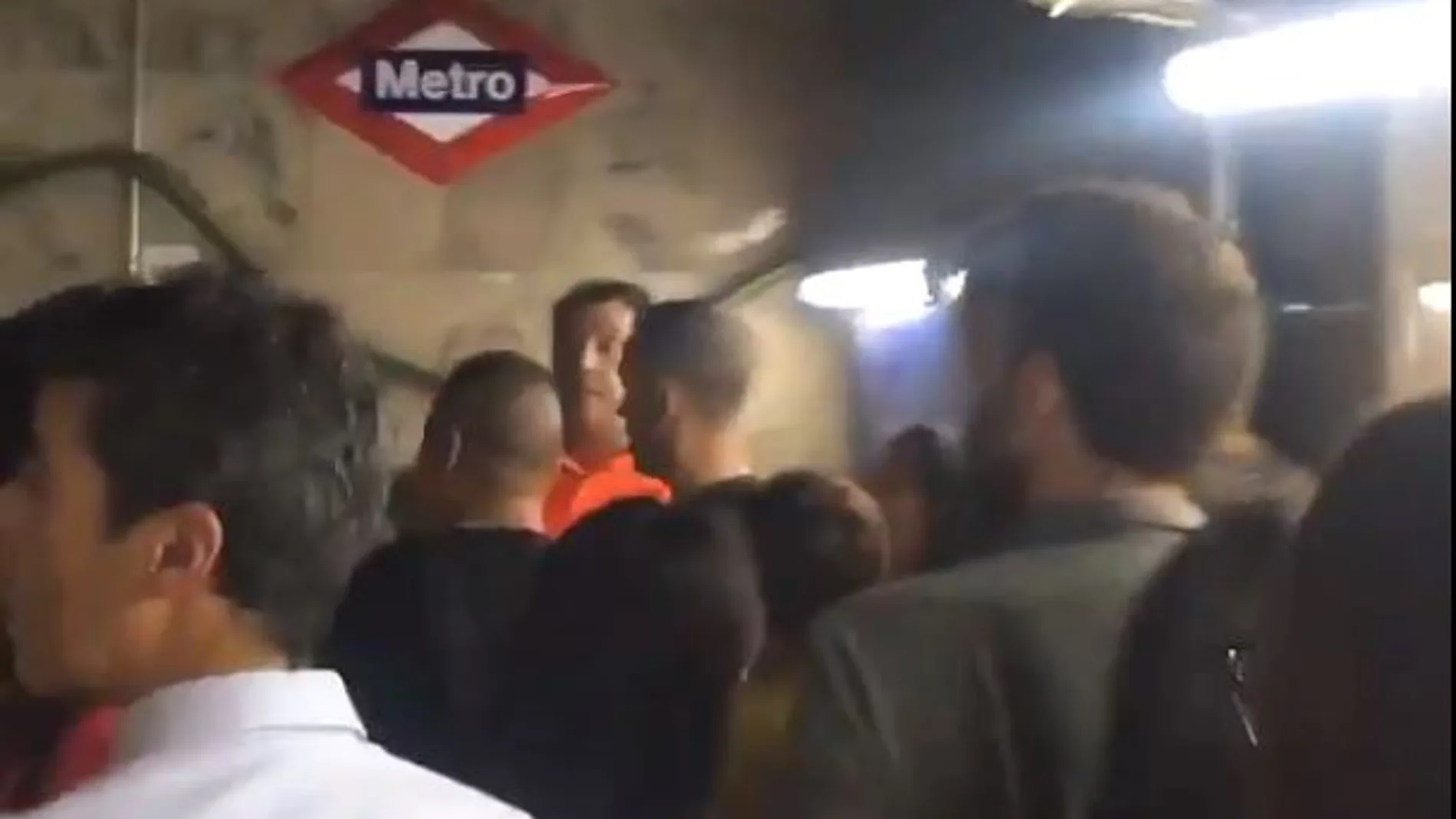 La explosión de una tablet provoca doce heridos leves en un vagón del Metro