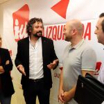 Sarrión conversa con Raúl Prudencio y los abogados López Villa y Ana Peñalosa