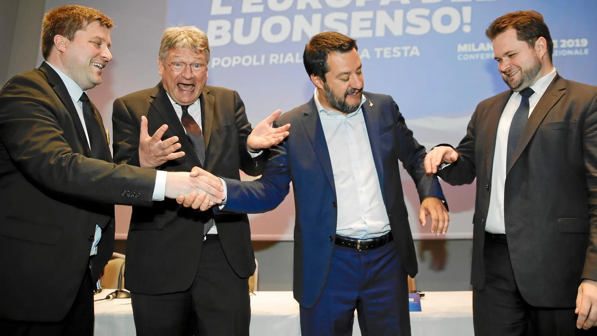 Matteo Salvini, junto a Olli Kotro, de Verdaderos Finlandeses; Joerg Meuthen, de Alternativa para Alemania, y Anders Vistisen, del Partido Popular Danés