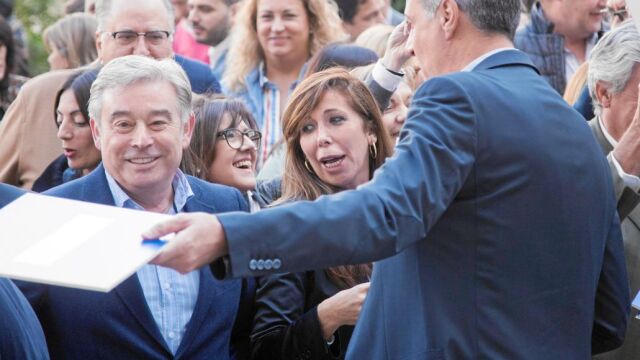 El líder del PP, Xavier García Albiol, ayer en un acto con senadores populares