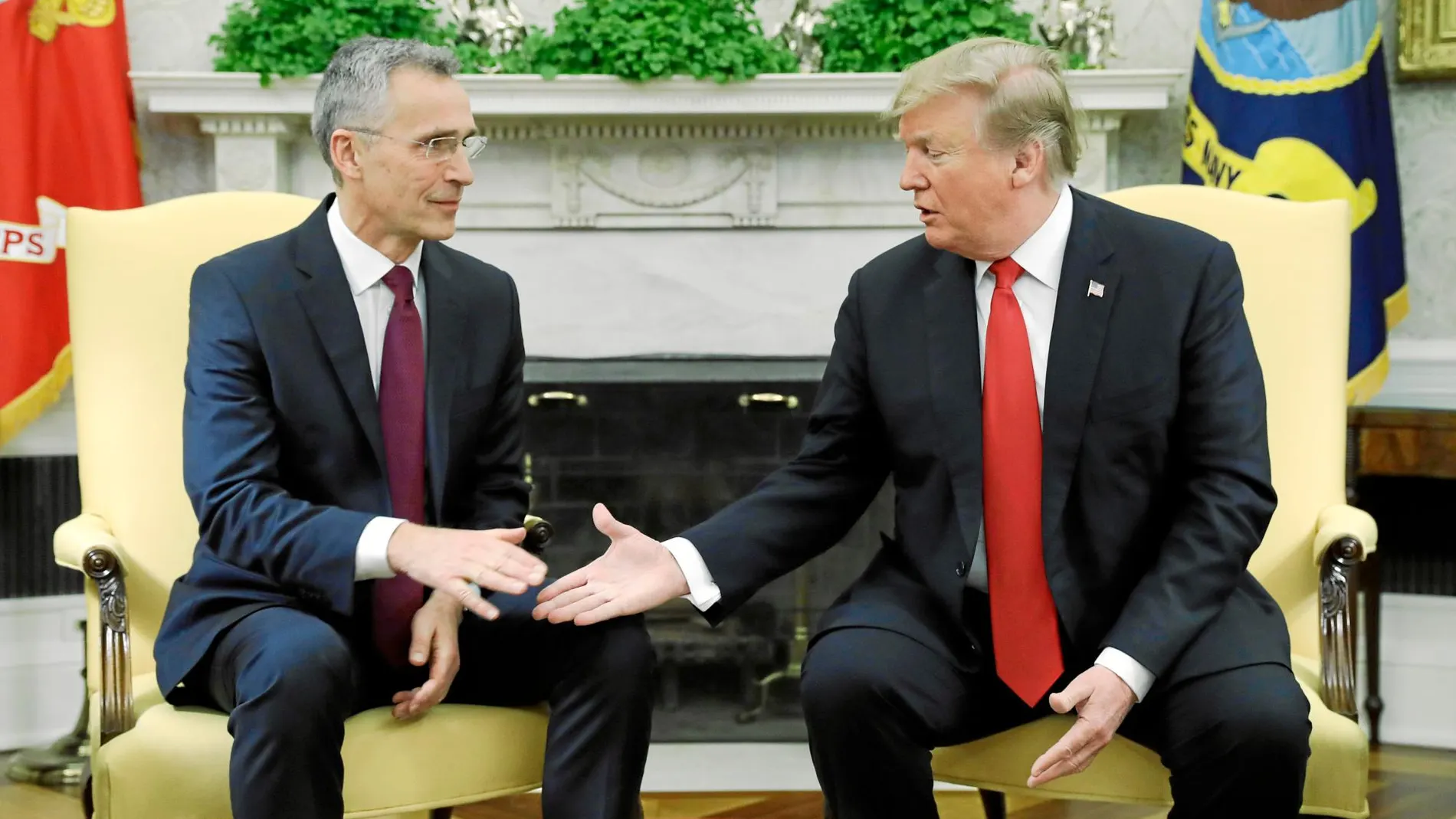 Donald Trump recibió en la Casa Blanca a Jens Stoltenberg, secretario general de la OTAN, en la jornada previa a la cumbre que arranca hoy en Washington