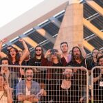 Centenares de asistentes al Primavera Sound disfrutan del concierto que por sorpresa ha dado Arcade Fire