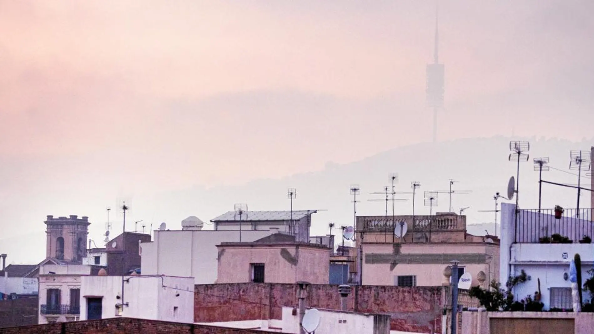 La contaminación se enquista como problema en Barcelona, donde cada día entran 500.000 vehículos, cuyas emisiones son las principales culpables
