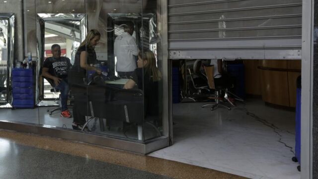 La crisis eléctrica deja los centros comerciales de Venezuela a medio gas