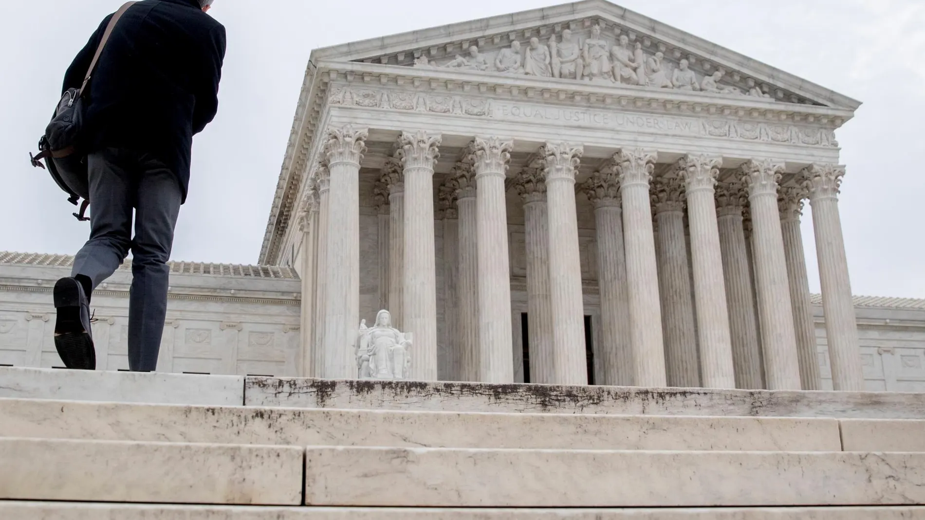 La fachada del Tribunal Supremo que da al Capitolio en Washington, Distrito de Columbia