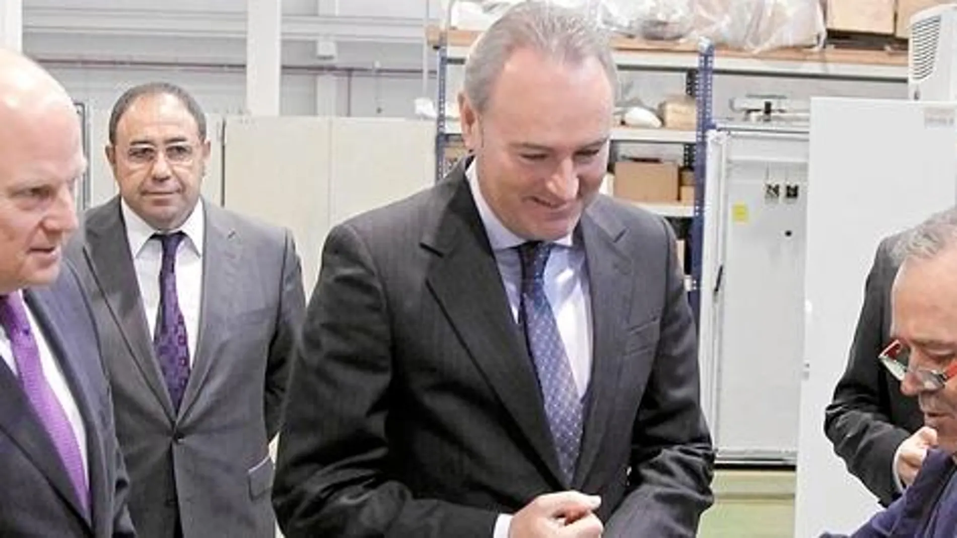 El presidente visitó la empresa Icemi en Almussafes