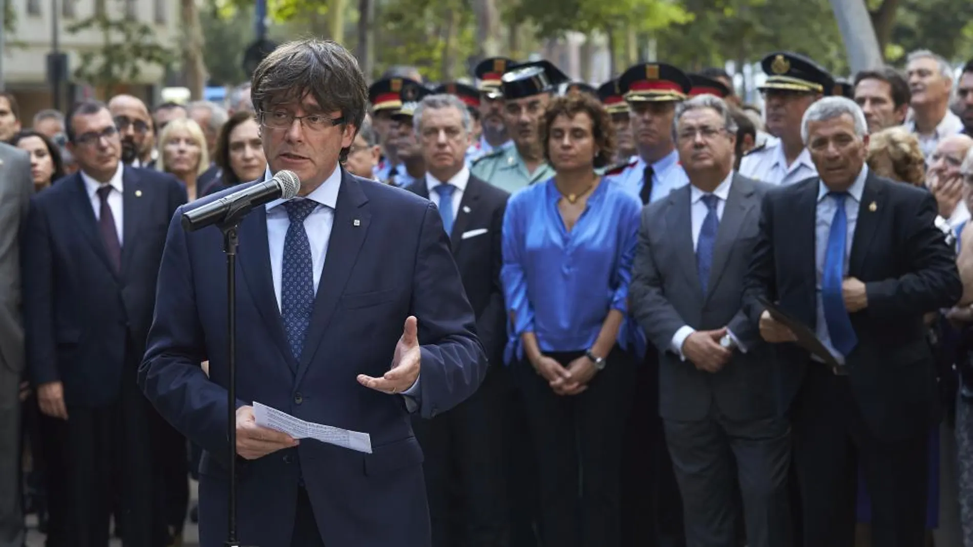 El presidente de la Generalitat, Carles Puigdemont, durante su intervención en el acto en memoria de la víctimas de terrorismo