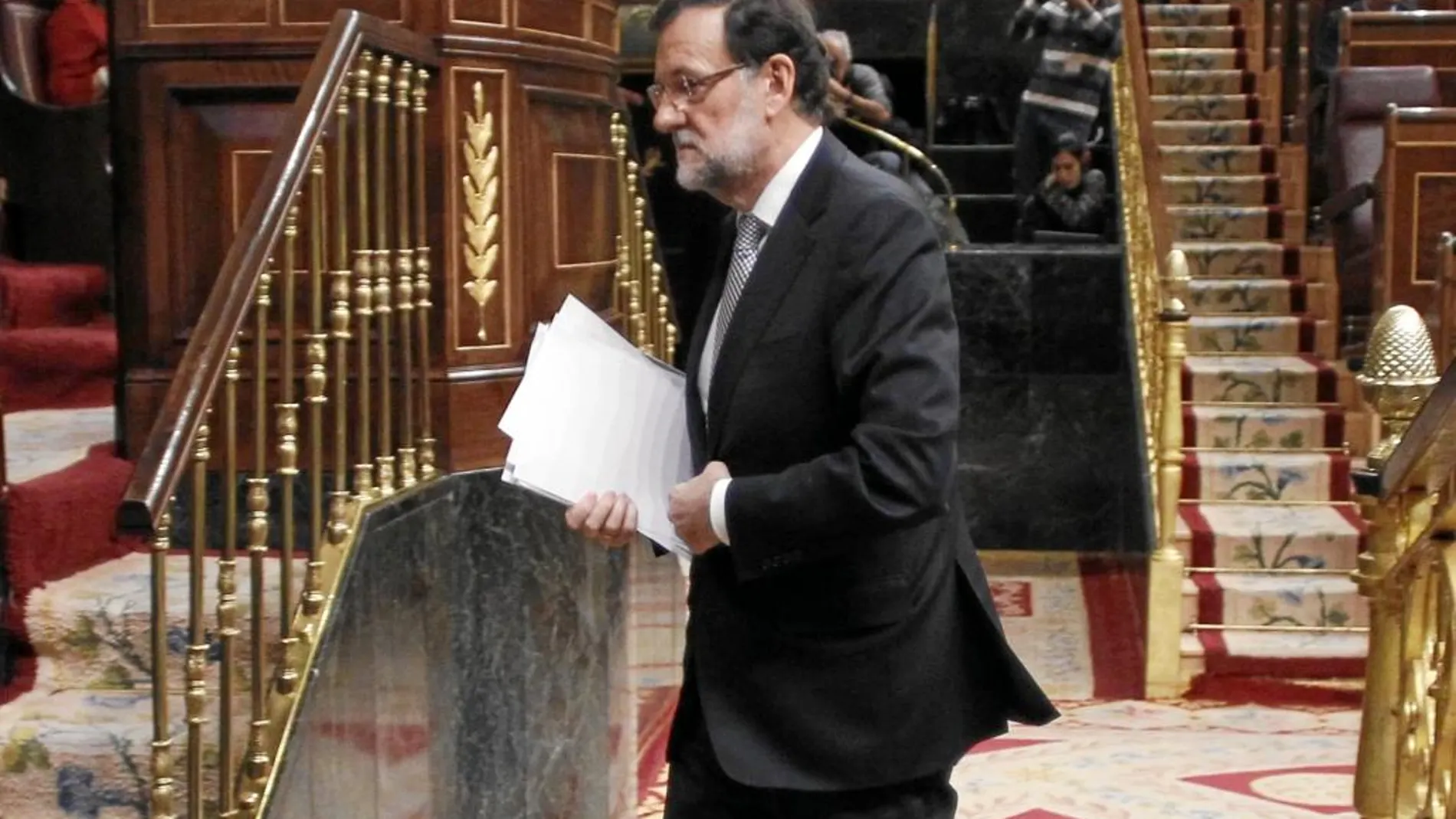Mariano Rajoy se aproxima a la tribuna de oradores del Congreso durante el último Debate sobre el Estado de la Nación celebrado en febrero de 2015