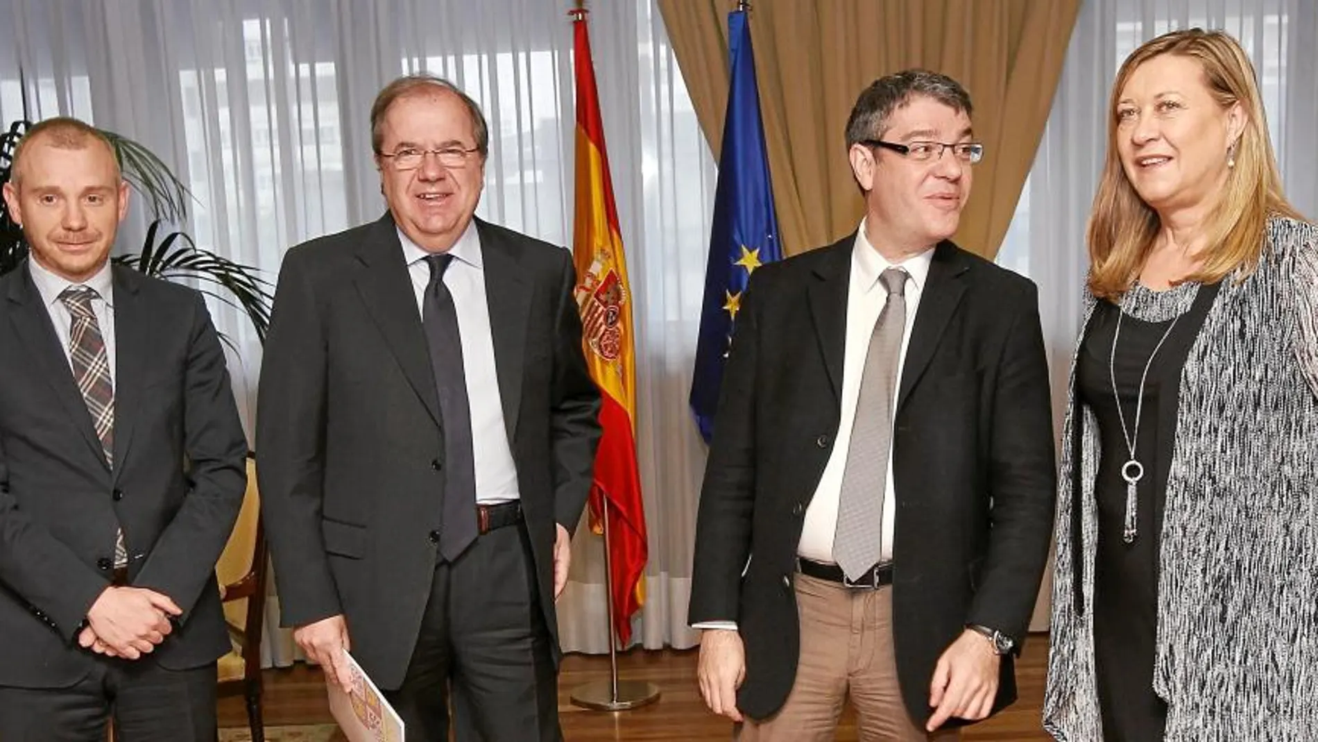 El presidente Herrera y la consejera Pilar del Olmo se reúnen en Madrid con el ministro Álvaro Nadal y Daniel Navia
