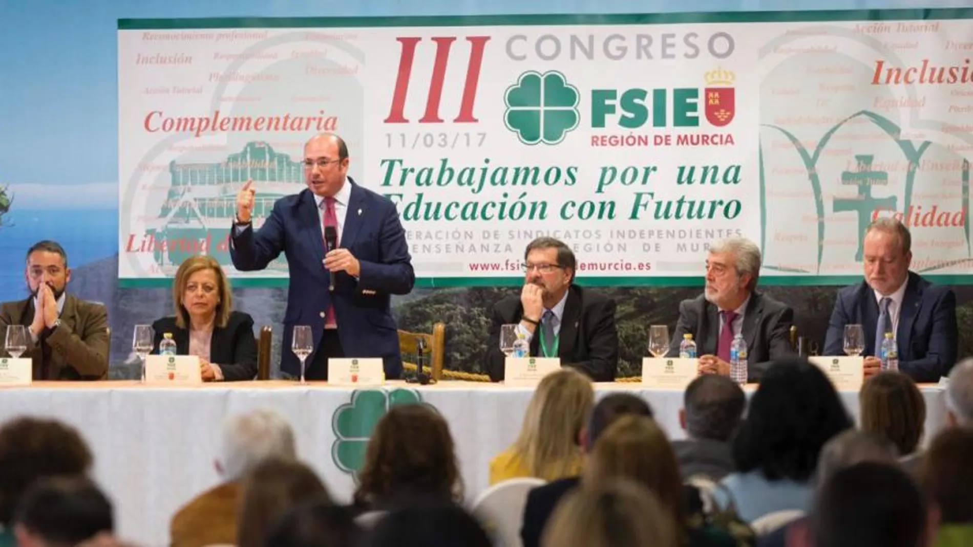 El presidente de la Comunidad, Pedro Antonio Sánchez, clausuró ayer el III Congreso de la Federación de Sindicatos Independientes de la Enseñanza