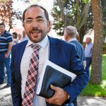 El presidente de la Diputación de Soria, el socialista Luis Rey, tras un encuentro con alcaldes de la provincia.