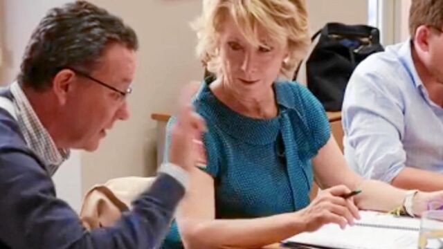 Mediante un vídeo de la reunión habitual del grupo municipal para preparar el Pleno del próximo martes, presidida por Aguirre, los concejales madrileños mostraron ayer su apoyo a su portavoz en las redes sociales