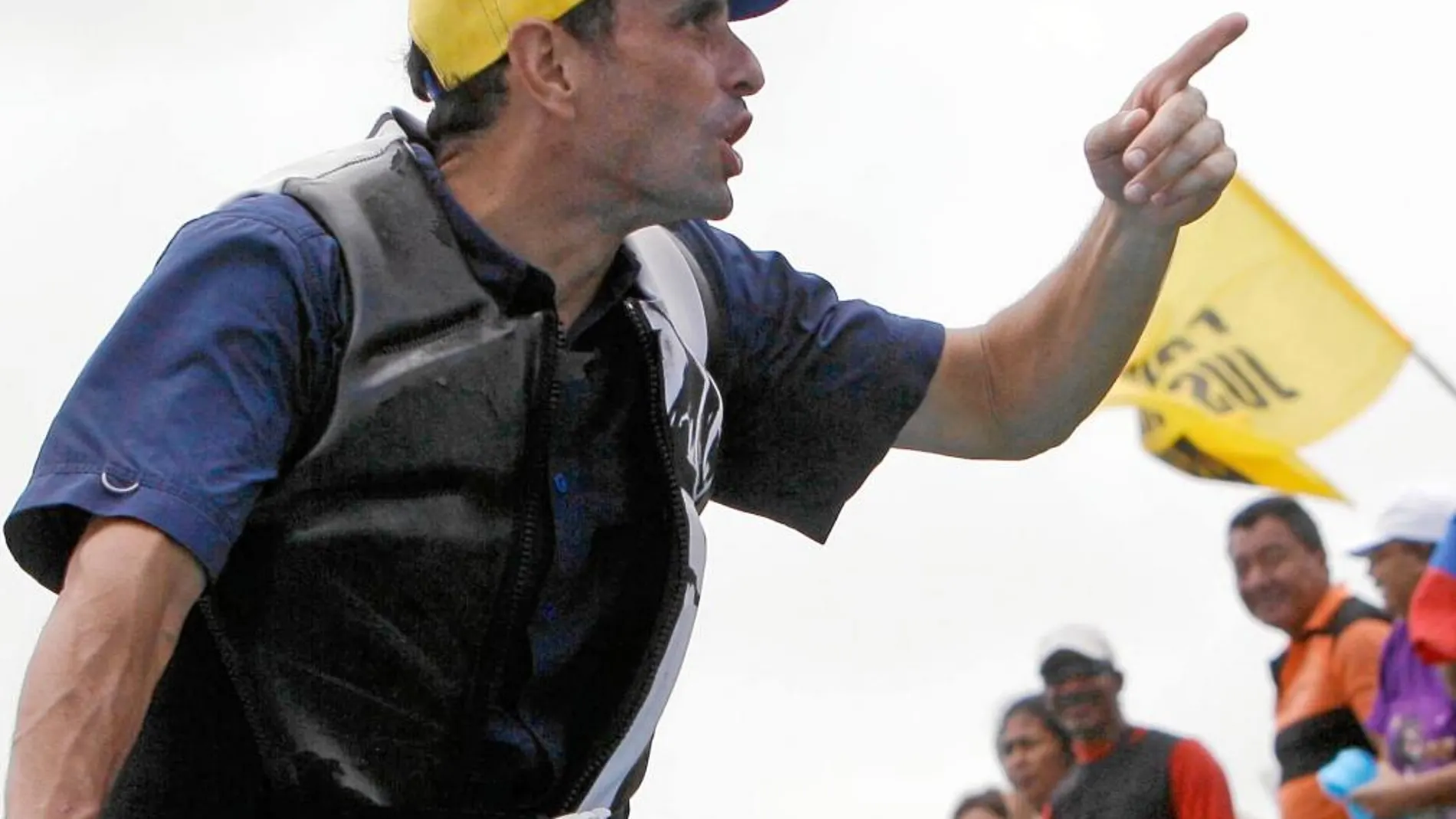 Henrique Capriles durante un acto electoral en Chichiriviche
