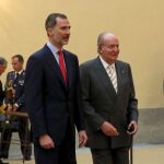 El Rey Felipe VI, junto Juan Carlos I, el pasado mes de mayo/Foto: Efe