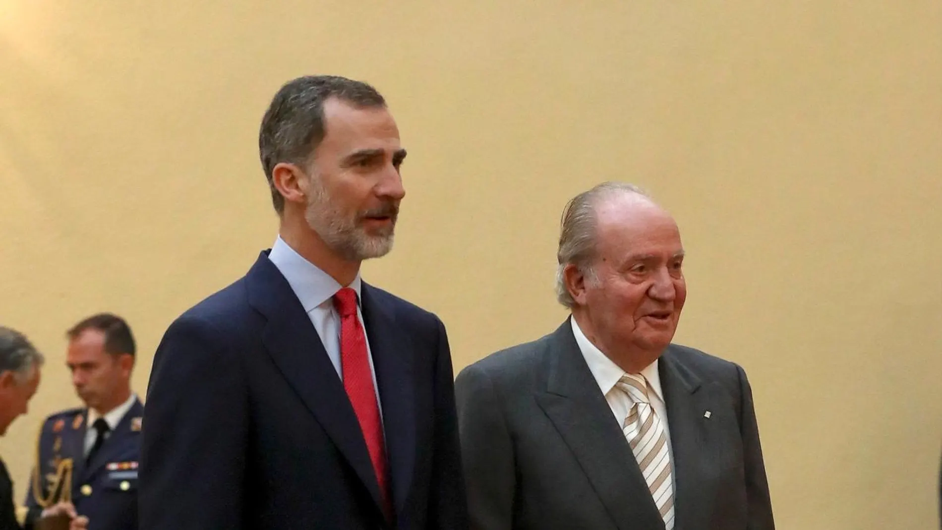El Rey Felipe VI, junto Juan Carlos I, el pasado mes de mayo/Foto: Efe