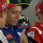 Momento en el que Márquez ofrece su mano a Rossi y éste se la niega. (Twitter MotoGP en Movistar+)