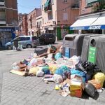 Unido a los hashtag «suciedad» y «abandonado» un vecino de Usera colgaba ayer en Twitter esta imagen de su barrio