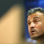 El entrenador del FC Barcelona, Luis Enrique, durante la rueda de prensa ofrecida tras el entrenamiento